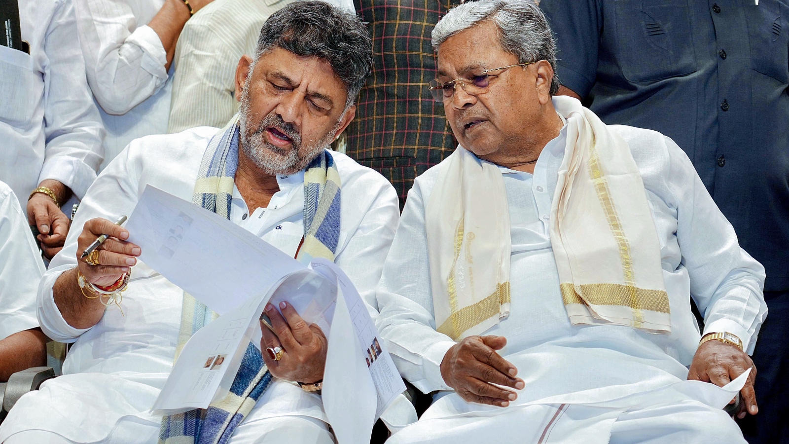 Karnataka Congress Crisis: Siddaramaiah-Shivakumar Power Struggle Intensifies as High Command Hesitates to Intervene Amid Looming Polls.